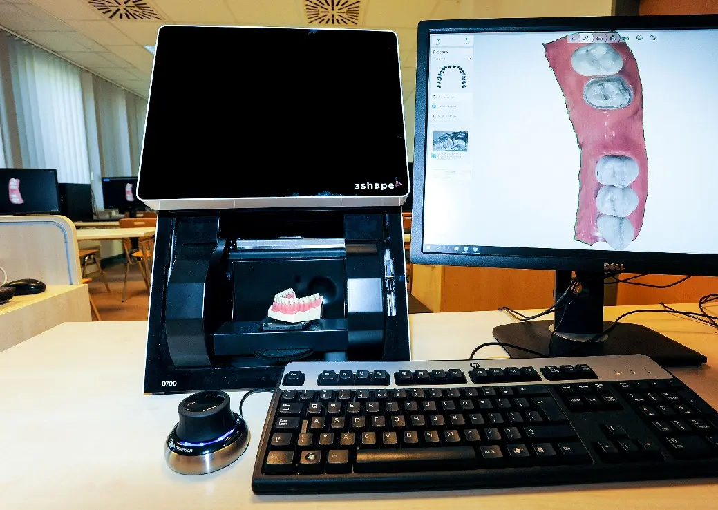 A k&eacute;pen sz&ouml;veg, fedett p&aacute;ly&aacute;s, Sz&aacute;m&iacute;t&oacute;g&eacute;p-billentyűzet, Irodai berendez&eacute;sek l&aacute;that&oacute;

Automatikusan gener&aacute;lt le&iacute;r&aacute;s