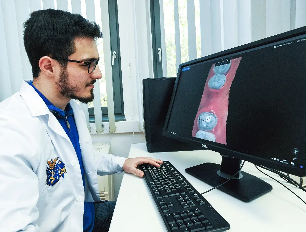 A k&eacute;pen fedett p&aacute;ly&aacute;s, sz&ouml;veg, szem&eacute;ly, sz&aacute;m&iacute;t&oacute;g&eacute;p l&aacute;that&oacute;

Automatikusan gener&aacute;lt le&iacute;r&aacute;s